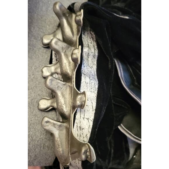 Spirit Halloween Costume Deluxe Skeleton King Shirt w/ Attached 55" Cape Size M - Picture 10 of 10